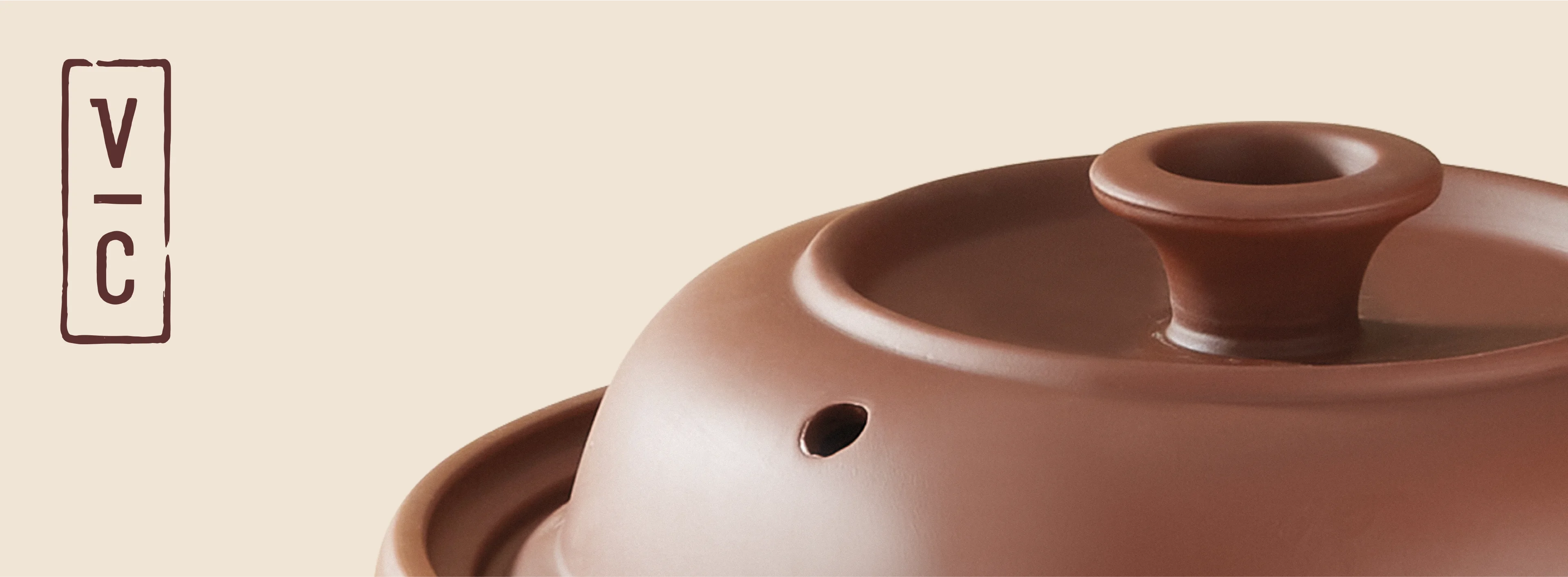 A detail Image showing the terracotta lid, a key selling point for the Vita Clay slow cookers.