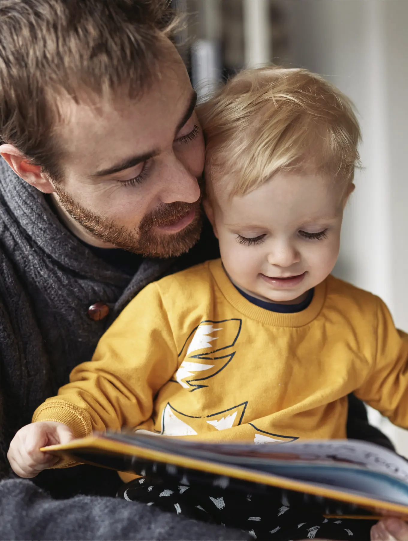 MWise lifestyle photography showing young parent and child.